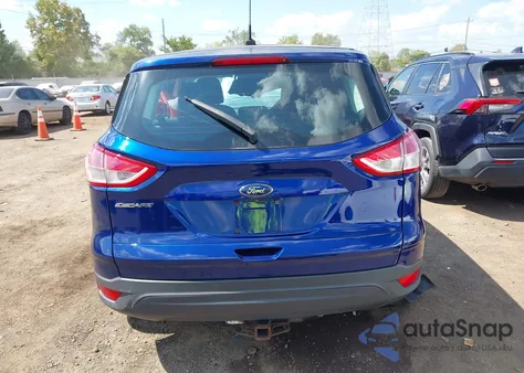 2015 Ford Escape S z USA, uszkodzony, nr VIN 1FMCU0F76FUC23159
